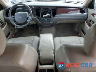 Zdjęcie 8 z 14 samochodu: 2006 LINCOLN TOWN CAR SIGNATURE VIN:1LNHM81V96Y626104 - miniatura