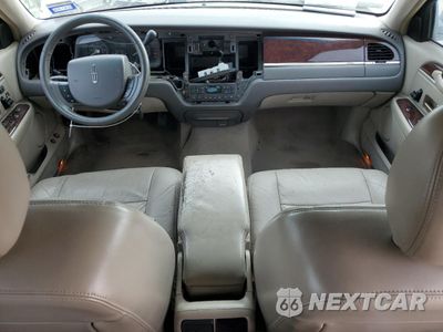 Zdjęcie 8 z 14 samochodu: 2006 LINCOLN TOWN CAR SIGNATURE VIN:1LNHM81V96Y626104 - miniatura