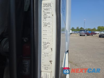 Zdjęcie 10 z 10 samochodu: 2005 VOLVO VN VNL VIN:4V4NC9TG35N371713 - miniatura