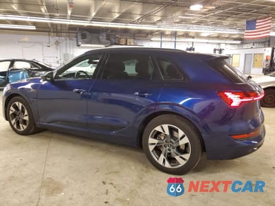Drugie zdjęcie samochodu z przodu: 2022 AUDI E-TRON PREMIUM VIN:WA1AAAGE8NB037487 - miniatura
