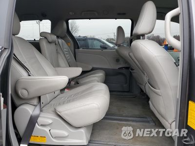 Zdjęcie 11 z 15 samochodu: 2011 TOYOTA SIENNA XLE VIN:5TDYK3DC4BS128292 - miniatura