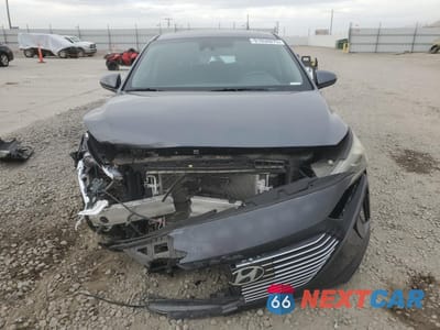 Piąte zdjęcie samochodu w środku: 2019 HYUNDAI IONIQ LIMITED VIN:KMHC05LC8KU136187 - miniatura