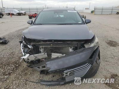 Piąte zdjęcie samochodu w środku: 2019 HYUNDAI IONIQ LIMITED VIN:KMHC05LC8KU136187 - miniatura