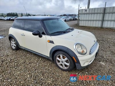 Czwarte zdjęcie samochodu z boku: 2010 MINI COOPER VIN:WMWMF3C52ATU77440 - miniatura