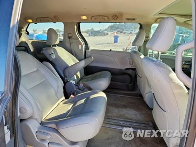 Zdjęcie 11 z 15 samochodu: 2018 TOYOTA SIENNA XLE VIN:5TDYZ3DC0JS933183 - miniatura