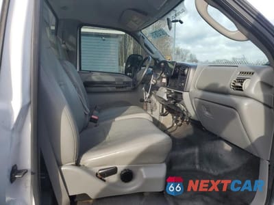 Zdjęcie 10 z 11 samochodu: 2005 FORD F350 SUPER DUTY FLATBED TRUCK VIN:1FDWF37P65EC28040 - miniatura