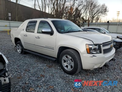 Czwarte zdjęcie samochodu z boku: 2013 CHEVROLET AVALANCHE LTZ VIN:3GNTKGE70DG246867 - miniatura