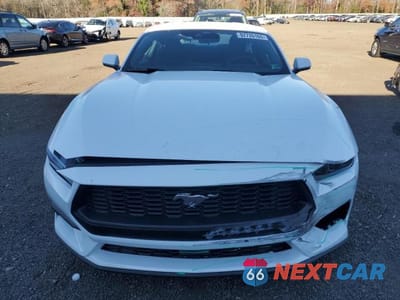 Piąte zdjęcie samochodu w środku: 2025 FORD MUSTANG VIN:1FA6P8TH5S5119275 - miniatura