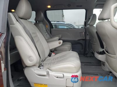 Zdjęcie 11 z 12 samochodu: 2014 TOYOTA SIENNA XLE VIN:5TDDK3DCXES072488 - miniatura
