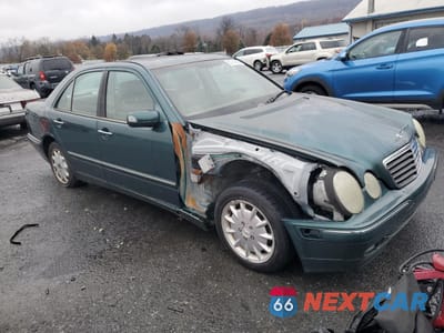Czwarte zdjęcie samochodu z boku: 2000 MERCEDES-BENZ E 320 VIN:WDBJF65J4YB109289 - miniatura