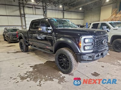 Czwarte zdjęcie samochodu z boku: 2025 FORD F350 SUPER DUTY VIN:1FT8W3BMXSEC91907 - miniatura