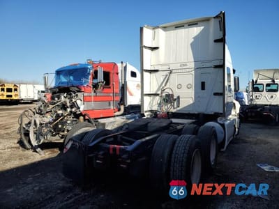 Czwarte zdjęcie samochodu z boku: 2020 INTERNATIONAL LT625 SEMI TRUCK VIN:3HSDZAPR1LN846013 - miniatura