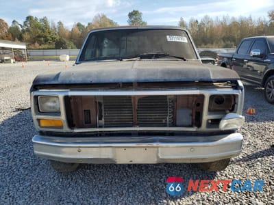 Piąte zdjęcie samochodu w środku: 1985 FORD F150 VIN:1FTCF15N3FNA45953 - miniatura