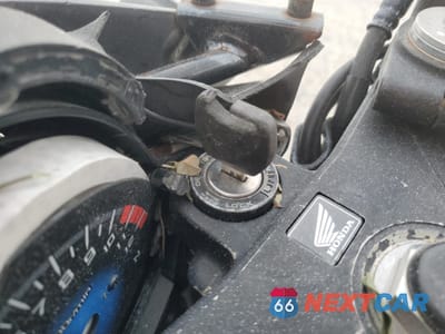 Zdjęcie 8 z 9 samochodu: 2012 HONDA CBR250 R VIN:MLHMC4107C5201493 - miniatura