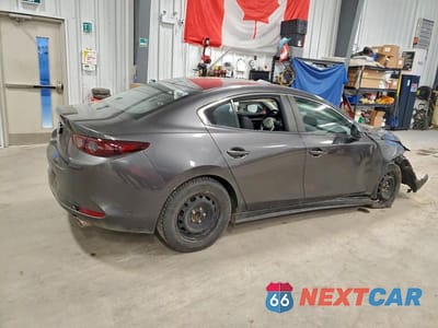 Trzecie zdjęcie samochodu z tyłu: 2021 MAZDA MAZDA3 GS 4DR VIN:JM1BPACL9M1319560 - miniatura