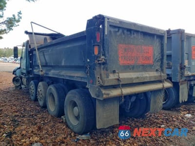 Trzecie zdjęcie samochodu z tyłu: 2020 VOLVO VHD VIN:4V5KG9DH4LN234738 - miniatura