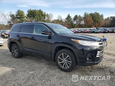 Czwarte zdjęcie samochodu z boku: 2017 TOYOTA HIGHLANDER SE VIN:5TDJZRFH8HS446238 - miniatura