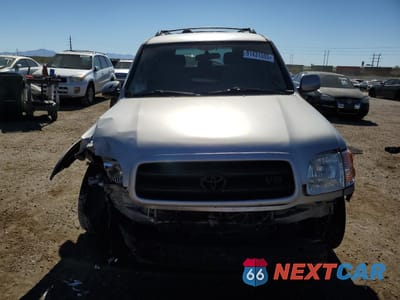 Piąte zdjęcie samochodu w środku: 2002 TOYOTA SEQUOIA SR5 VIN:5TDBT44AX2S062810 - miniatura