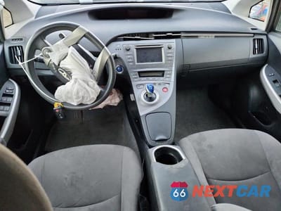Zdjęcie 8 z 12 samochodu: 2014 TOYOTA PRIUS TWO VIN:JTDKN3DU7E0390532 - miniatura