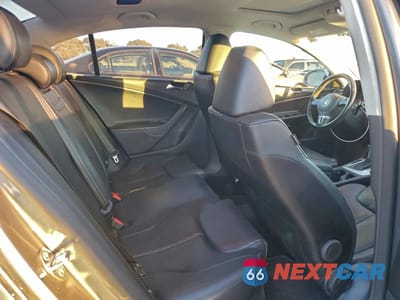 Zdjęcie 10 z 12 samochodu: 2010 VOLKSWAGEN PASSAT KOMFORT VIN:WVWJM7AN2AE102593 - miniatura