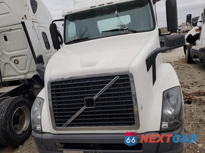 Zdjęcie 7 z 10 samochodu: 2012 VOLVO VNL SEMI TRUCK VIN:4V4N19EH2CN549507 - miniatura