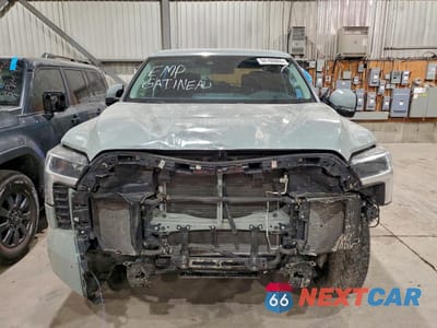 Piąte zdjęcie samochodu w środku: 2024 TOYOTA TUNDRA CREWMAX SR5 VIN:5TFLA5EC0RX036074 - miniatura