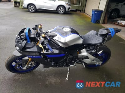 Trzecie zdjęcie samochodu z tyłu: 2023 YAMAHA YZFR1M VIN:JYARN67E4PA000581 - miniatura