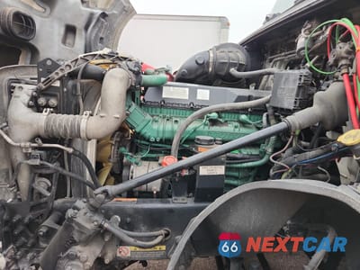 Zdjęcie 7 z 10 samochodu: 2019 VOLVO VNL SEMI TRUCK VIN:4V4NC9EH1KN208253 - miniatura