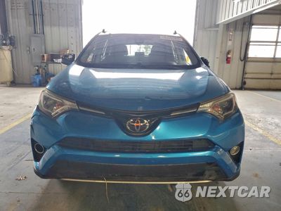 Piąte zdjęcie samochodu w środku: 2017 TOYOTA RAV4 XLE VIN:JTMRFREV8HD212244 - miniatura
