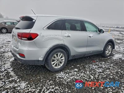 Trzecie zdjęcie samochodu z tyłu: 2019 KIA SORENTO LX VIN:5XYPGDA53KG485369 - miniatura