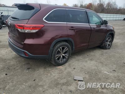 Trzecie zdjęcie samochodu z tyłu: 2018 TOYOTA HIGHLANDER LE VIN:5TDBZRFH8JS904211 - miniatura