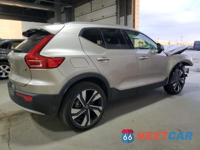 Trzecie zdjęcie samochodu z tyłu: 2023 VOLVO XC40 ULTIMATE VIN:YV4L12UA5P2054382 - miniatura