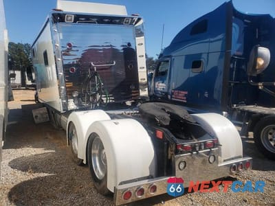 Trzecie zdjęcie samochodu z tyłu: 2019 VOLVO VNL SEMI TRUCK VIN:4V4NC9EJ8KN200671 - miniatura
