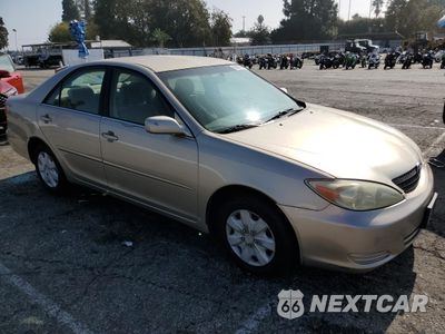 Czwarte zdjęcie samochodu z boku: 2004 TOYOTA CAMRY LE VIN:JTDBE32K040266814 - miniatura