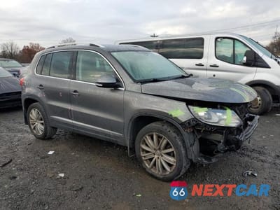 Czwarte zdjęcie samochodu z boku: 2016 VOLKSWAGEN TIGUAN S VIN:WVGBV7AX2GW607924 - miniatura
