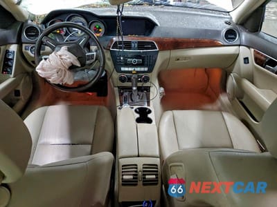 Zdjęcie 8 z 12 samochodu: 2013 MERCEDES-BENZ C 300 4MATIC VIN:WDDGF8AB5DR263930 - miniatura