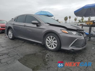 Czwarte zdjęcie samochodu z boku: 2022 TOYOTA CAMRY LE VIN:4T1C11BKXNU050110 - miniatura