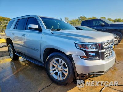 Czwarte zdjęcie samochodu z boku: 2019 CHEVROLET TAHOE C1500 LS VIN:1GNSCAKC1KR157555 - miniatura