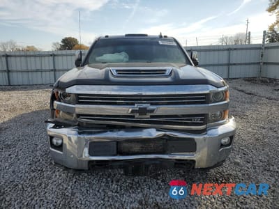 Piąte zdjęcie samochodu w środku: 2019 CHEVROLET SILVERADO K3500 LTZ VIN:1GC4KXEY1KF254268 - miniatura