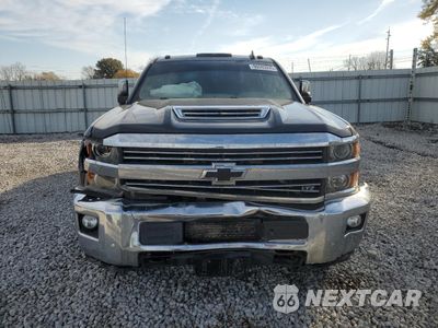 Piąte zdjęcie samochodu w środku: 2019 CHEVROLET SILVERADO K3500 LTZ VIN:1GC4KXEY1KF254268 - miniatura