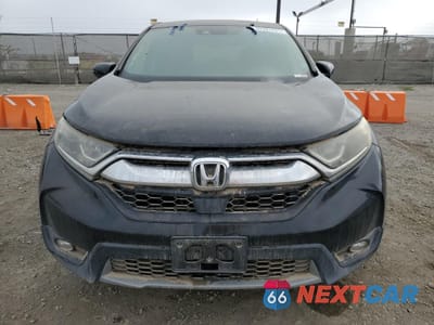Piąte zdjęcie samochodu w środku: 2018 HONDA CR-V EX VIN:5J6RW1H52JA008084 - miniatura
