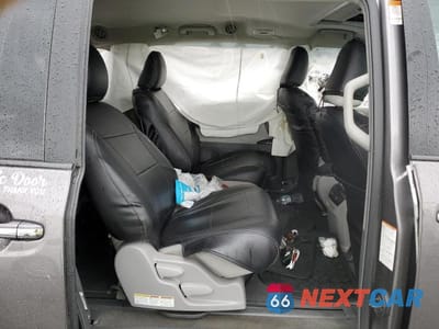 Zdjęcie 11 z 13 samochodu: 2018 TOYOTA SIENNA XLE VIN:5TDYZ3DC1JS912231 - miniatura