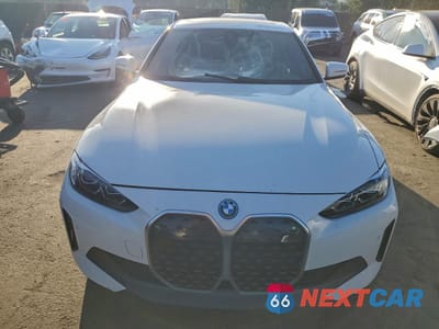 Piąte zdjęcie samochodu w środku: 2023 BMW I4 EDRIVE 35 VIN:WBY43AW0XPFR34551 - miniatura