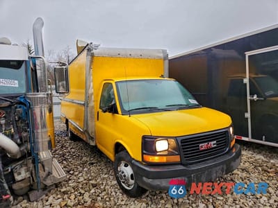 Czwarte zdjęcie samochodu z boku: 2017 GMC SAVANA BOX TRUCK VIN:1GD37TCG0H1171769 - miniatura
