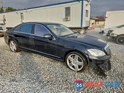 Czwarte zdjęcie samochodu z boku: 2013 MERCEDES-BENZ S 550 VIN:WDDNG7DB1DA493506 - miniatura