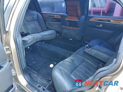 Zdjęcie 10 z 12 samochodu: 2011 LINCOLN TOWN CAR VIN:1L1FM88W67Y614291 - miniatura