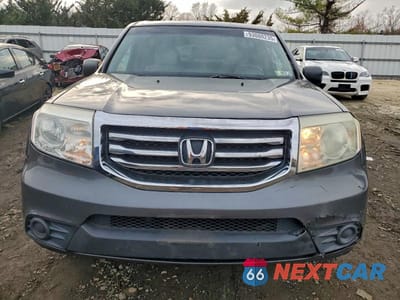Piąte zdjęcie samochodu w środku: 2012 HONDA PILOT LX VIN:5FNYF4H29CB021871 - miniatura