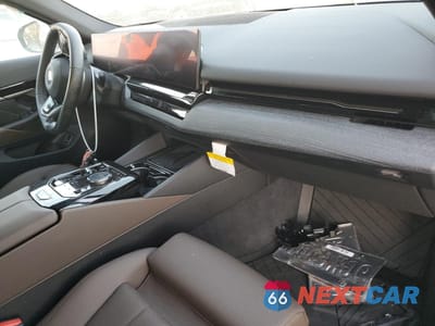 Zdjęcie 8 z 12 samochodu: 2025 BMW 530 XI VIN:WBA53FJ0XSCT29723 - miniatura