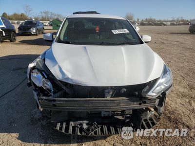 Piąte zdjęcie samochodu w środku: 2018 NISSAN SENTRA S VIN:3N1AB7AP1JY232880 - miniatura