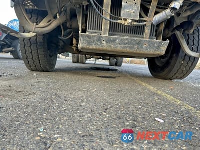 Zdjęcie 9 z 10 samochodu: 1997 VOLVO ROLL-OFF CONTAINER TRUCK VIN:4VM2CKFD9VR476731 - miniatura